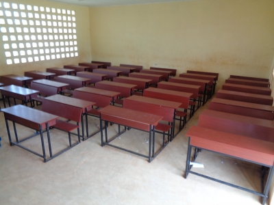 Don d’équipements scolaires (525 table-bancs) en collaboration avec l’entreprise SMK