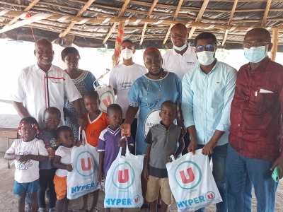 Remise de don de vivres et de non vivres à l&#039;orphelinat &quot;Les Maisons Bethesda de Toumodi&quot;