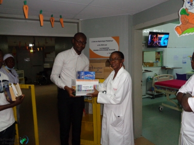 Supplying audiovisual and teaching equipment (books and schoolbooks) and artistic supplies to the pediatric nephrology and pediatric departments of the university-affiliated hospital of Youpougon project.